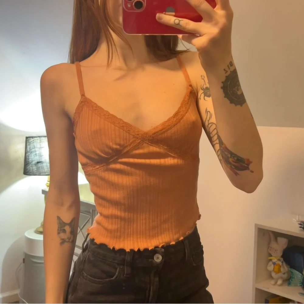 V Neck Lace Detail Adjustable Strap Spaghetti Strap Cropped Tank Top - Picture 3 of 6